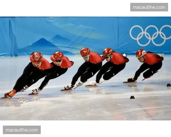 中国短道速滑队针对韩国队弯道卡位战术 赛前强化内外道超越训练