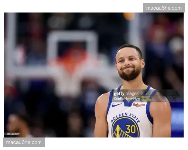 勇士末节15分库里个人秀：火箭包夹策略与轮转防守应对分析